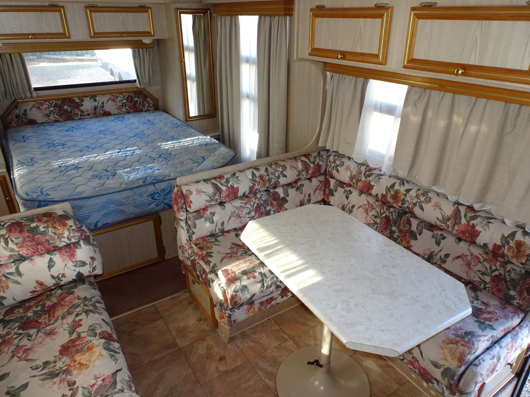 ROADSTAR 17'6" CN 9R8012 RN YCY-668