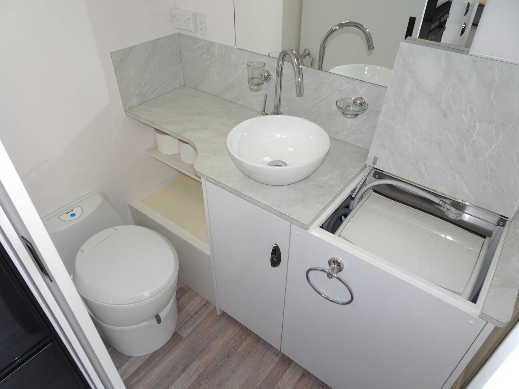 VISCOUNT 18'6" RN S166-TJI