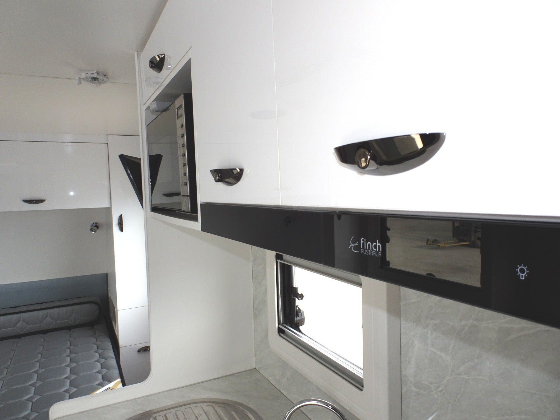 VISCOUNT 18'6" RN S166-TJI