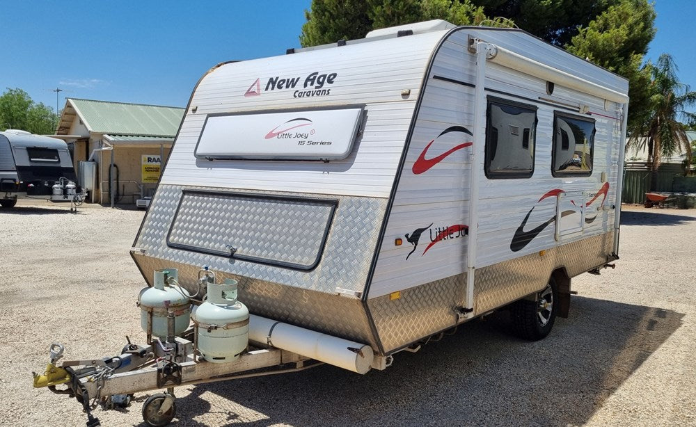 NEW AGE LITTLE JOEY 17'1" 2011 RN S319-TBT