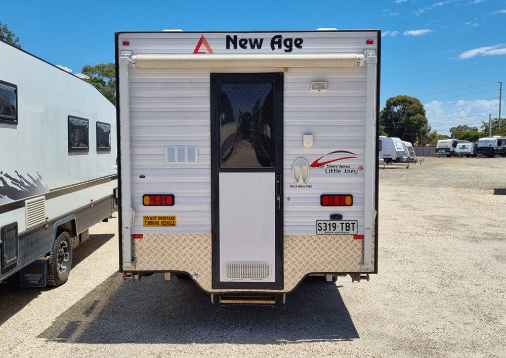 NEW AGE LITTLE JOEY 17'1" 2011 RN S319-TBT