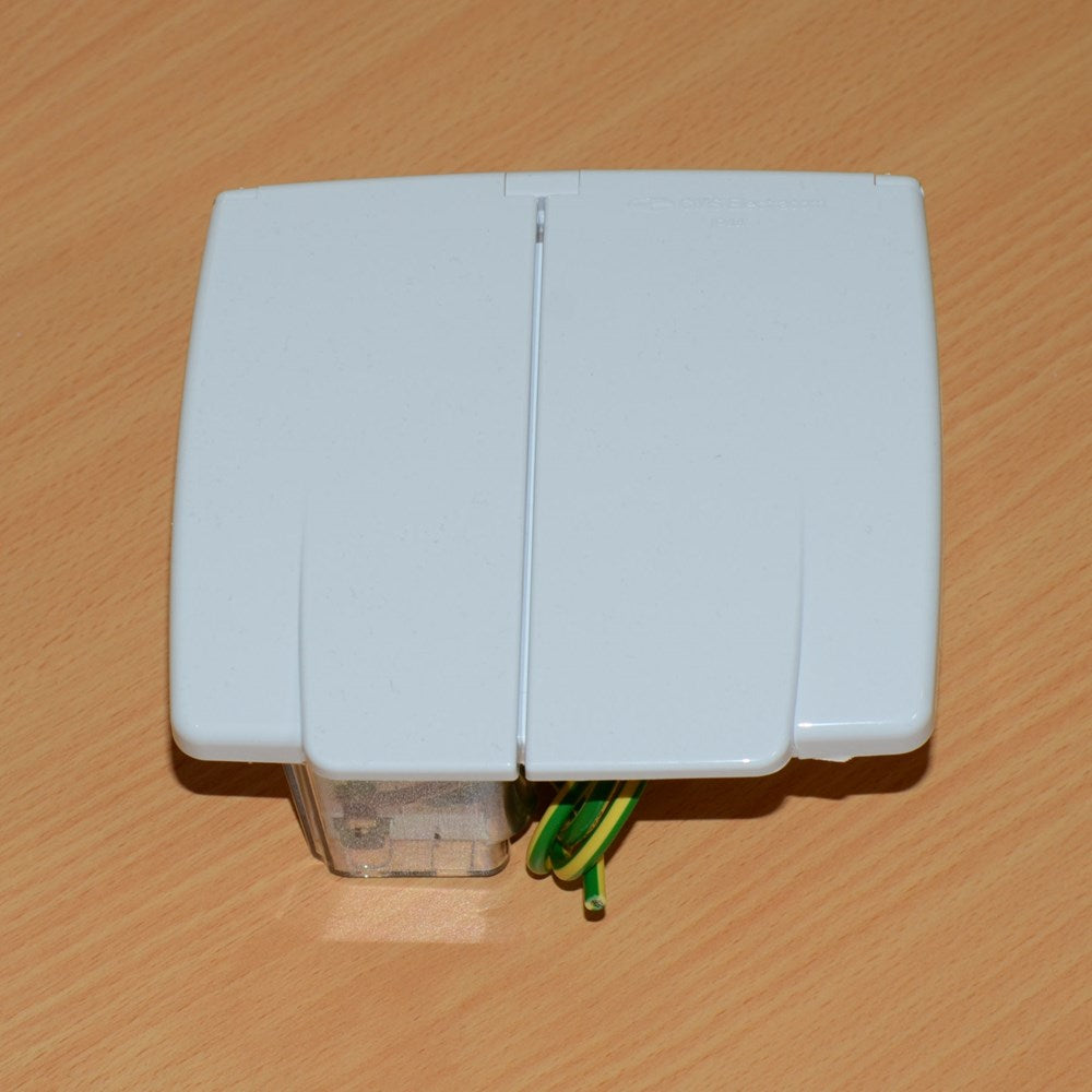 CMS 15AMP SINGLE 15A AUTOSWITCH INLET WHITE WITH RCD IP44. JILCBWT-A