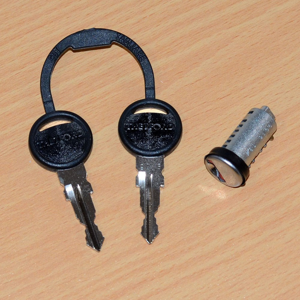 THETFORD SERVICE DOOR ZADI LOCK & KEY 26604