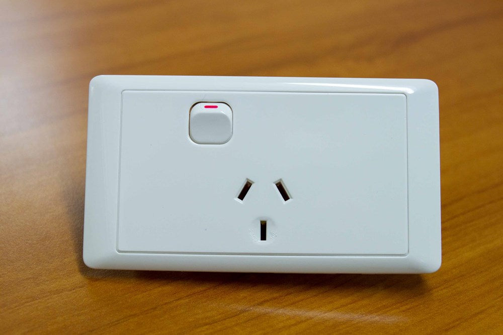 CMS 240V POWER POINT SINGLE CMS WHITE